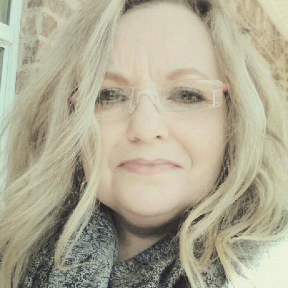 Meet your Posher, Debbie