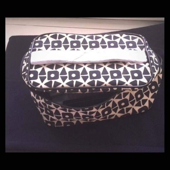 Estée Lauder gift cosmetic bag