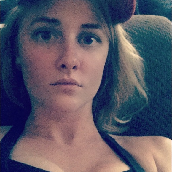 Meet your Posher, Kalli - Picture 2 of 4