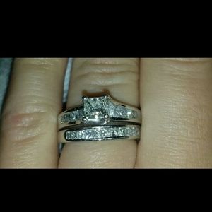 Engagement/wedding band set