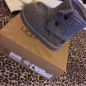 Gray knitted ugg boots