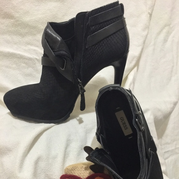 SOLD!!! STUNNING GUESS ANKLE BOOTS. BRAND NEW...NO TAGS. - Picture 3 of 4