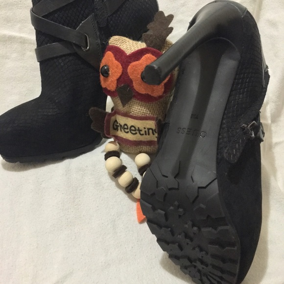 SOLD!!! STUNNING GUESS ANKLE BOOTS. BRAND NEW...NO TAGS. - Picture 4 of 4