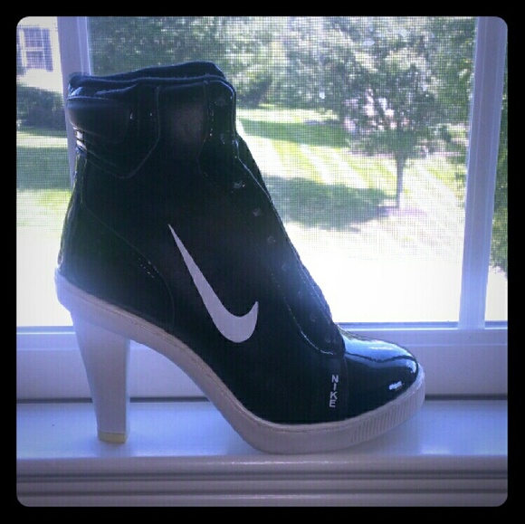 Nike pumps