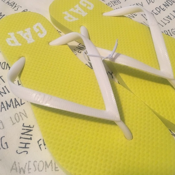 Gap flip flops - Picture 2 of 3