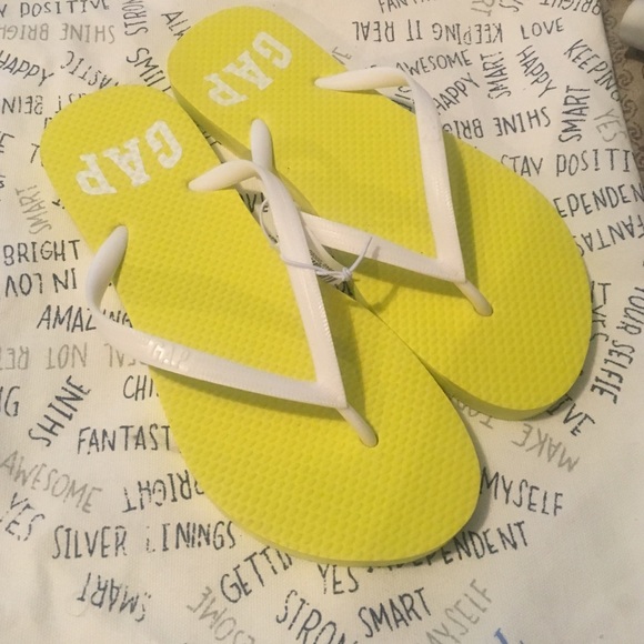 Gap flip flops - Picture 3 of 3