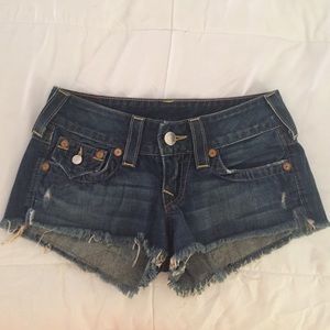 TRUE RELIGION/ Model Joey Cut Off