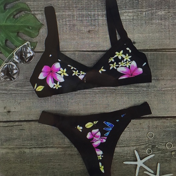 Hawaiian print bikini - Picture 1 of 4