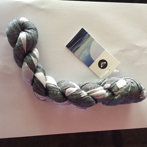 NWT Roxy Scarf - Picture 2 of 4