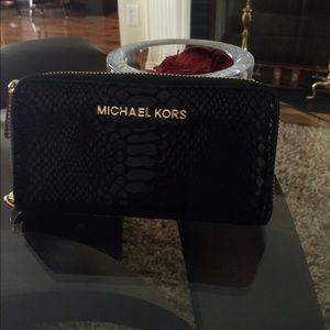 New!! Micheal Kors wallet