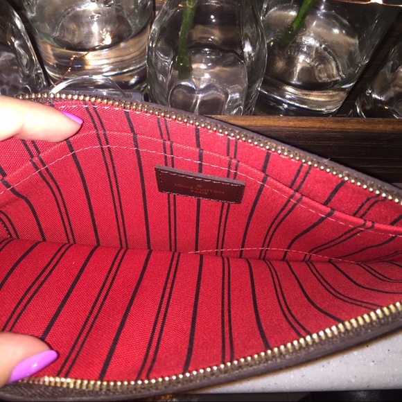 BRAND NEW Louis Vuitton Neverfull Wristlet - Picture 3 of 4