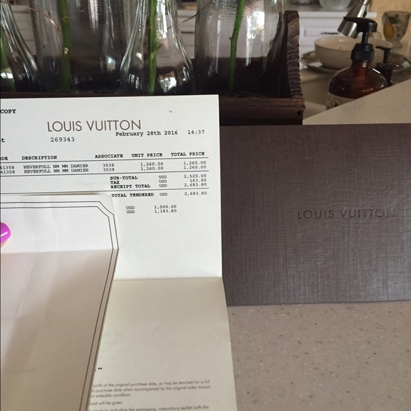 BRAND NEW Louis Vuitton Neverfull Wristlet - Picture 4 of 4