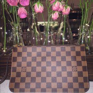 BRAND NEW Louis Vuitton Neverfull Wristlet