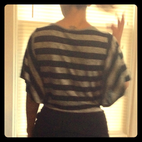 Loose fitting jersey fabric top.
