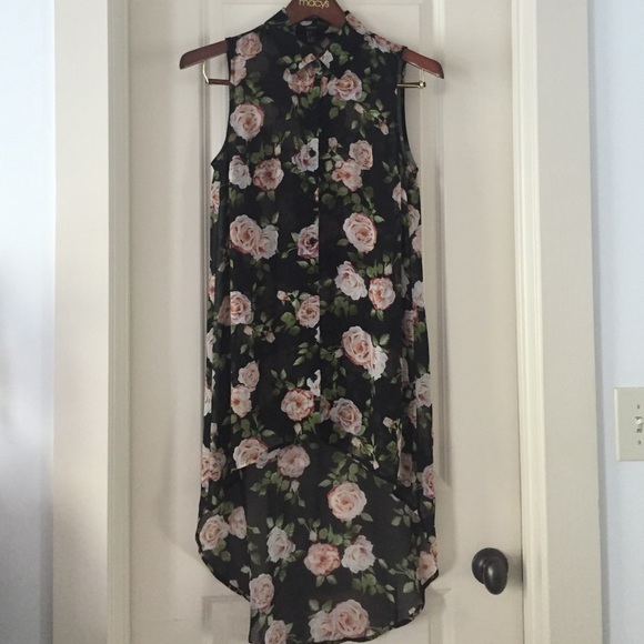 Long sleeveless blouse