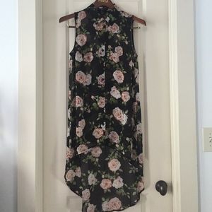 Long sleeveless blouse