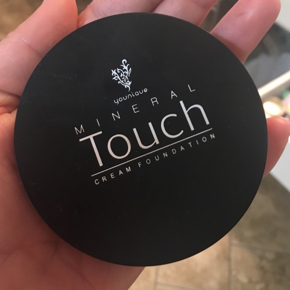 Younique Cream Foundation - organza