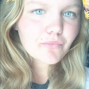 Meet your Posher, Caitlin