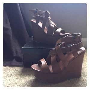 Express Wedges- Cognac strappy platform