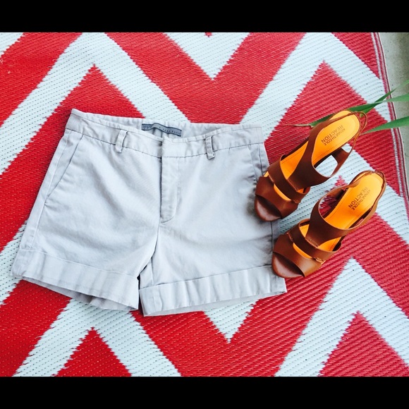 Zara Basic Khaki Shorts - Picture 2 of 4