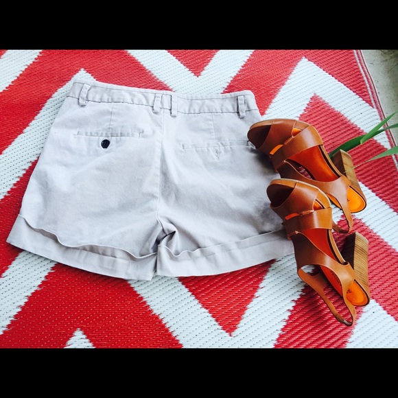 Zara Basic Khaki Shorts - Picture 3 of 4