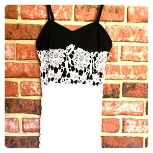 WOMANS black to white lace dress