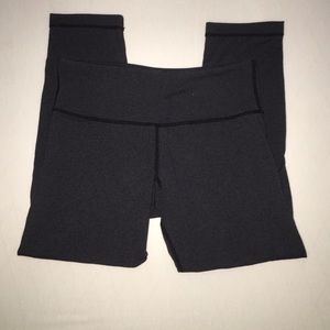 Dark gray Lulu lemon Capri leggings