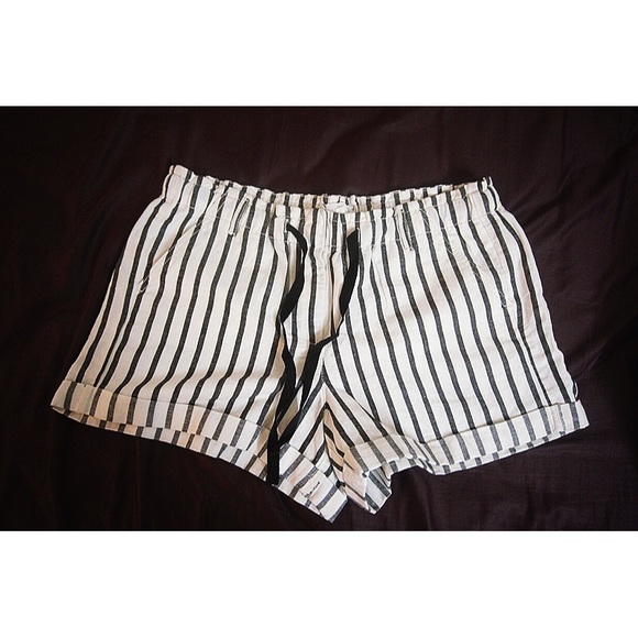 Lou & Grey Soft Linen Shorts
