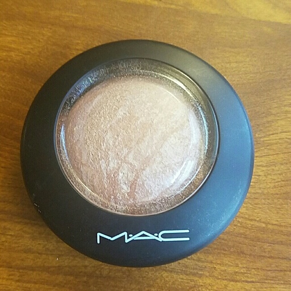 Mac soft and gentle mineralized skin finish powder