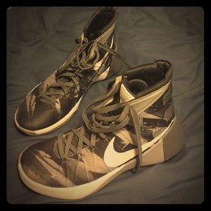 2015 nike hyperdunks size 8.5