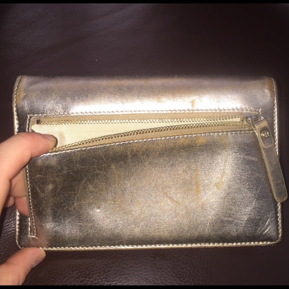 Kate Spade wallet with optional wristlet strap - Picture 4 of 4