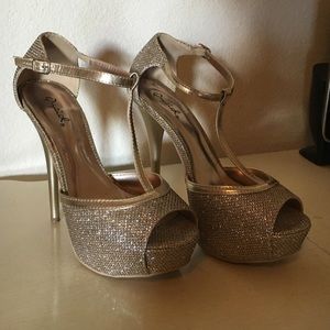 Cute gold glitter high heels