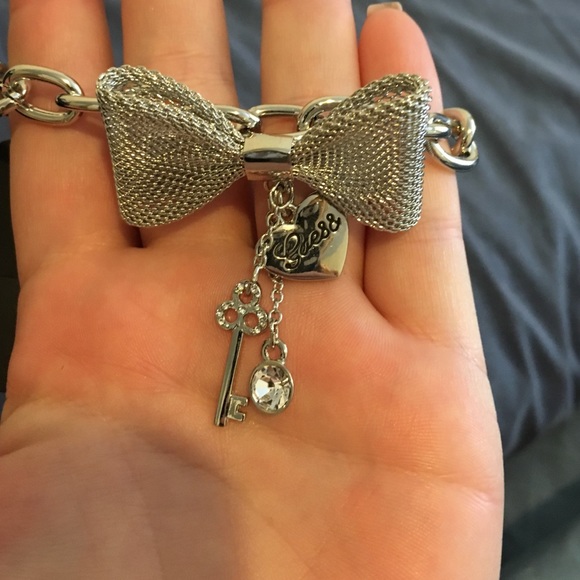 NWT Guess bracelet - Picture 4 of 4