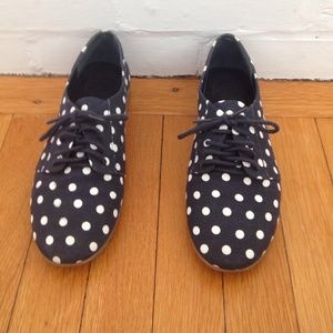 (SOLD) Polka dotted lace up loafers