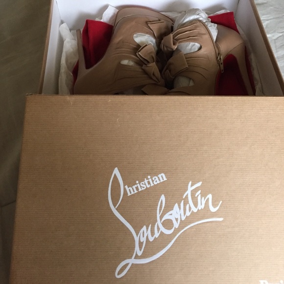 Christian Louboutin Madame Butterfly Bottie - Picture 1 of 4