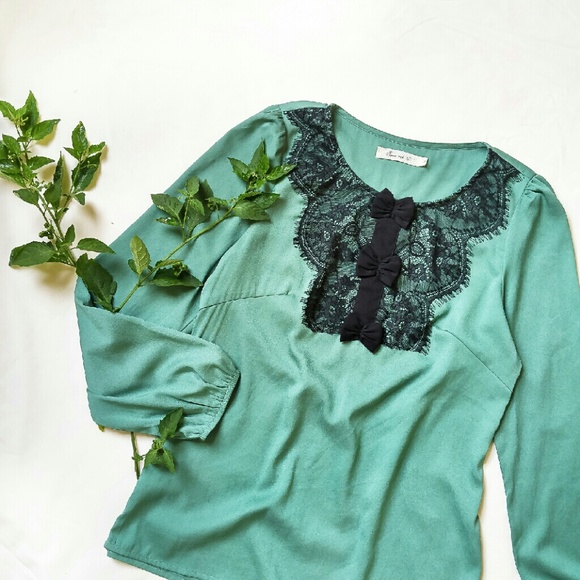 SOLD Comme Toi Vintage Style Lace & Bow Bib Blouse