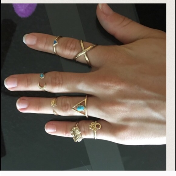 Jewelry - Adorable 7 piece ring set!! Brand new 🎀