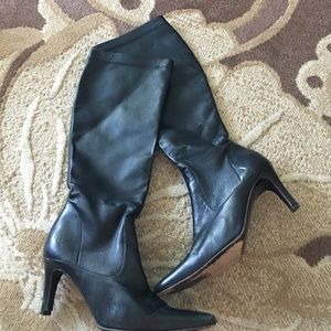 Black heeled boots