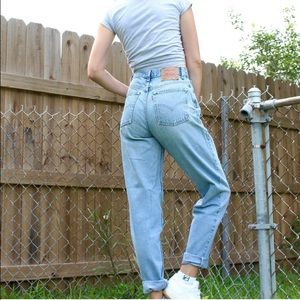 Vintage Levi's High Waisted Light Wash Jeans!