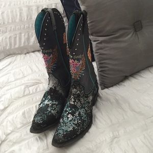 Black and turquoise cowboy boots