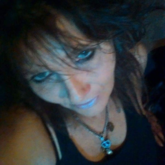 Meet your Posher, Amanda - Picture 1 of 1