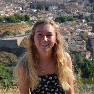 Meet your Posher, Danielle