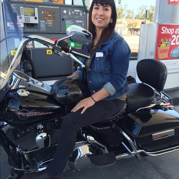 Meet your Posher, Marissa - Picture 2 of 4