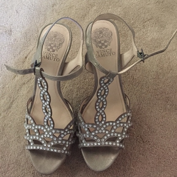 Vince Camuto Diamond heels size 7