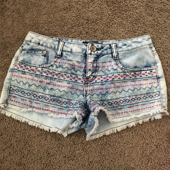 Shorts - Picture 2 of 4