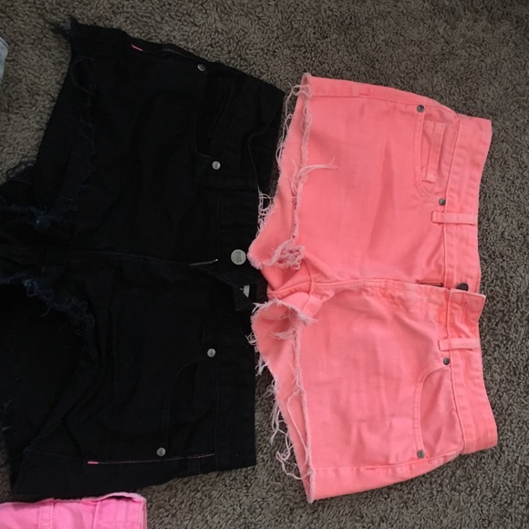 Shorts - Picture 3 of 4