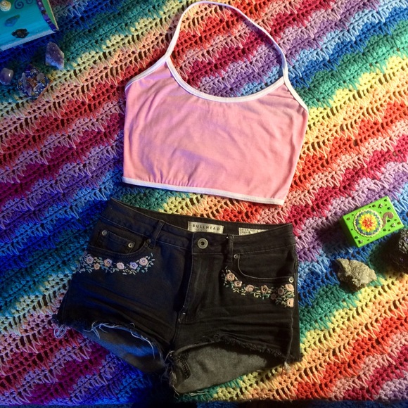 ❌SOLD❌Pink & white cropped halter top 💟