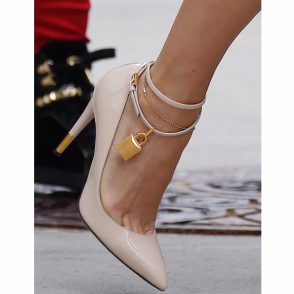 🚫❌SOLD❌🚫 Ford nude padlock pumps 37.5