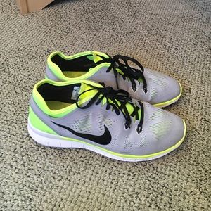 💛💚Nike Free TR Fit 5, like new!