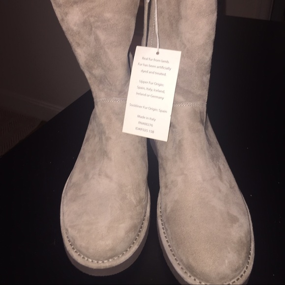 BRAND NEW: Women's Classic Tall Ugg in sand